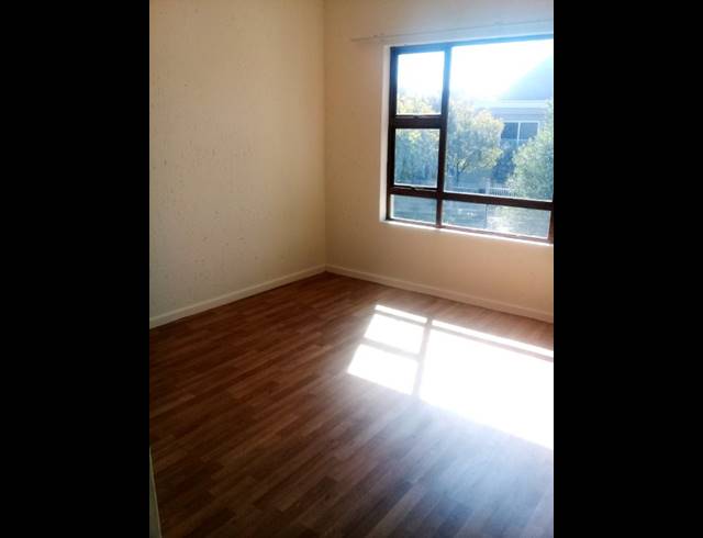 2 BEDROOM APARTMENT TO LET IN LONEHILL